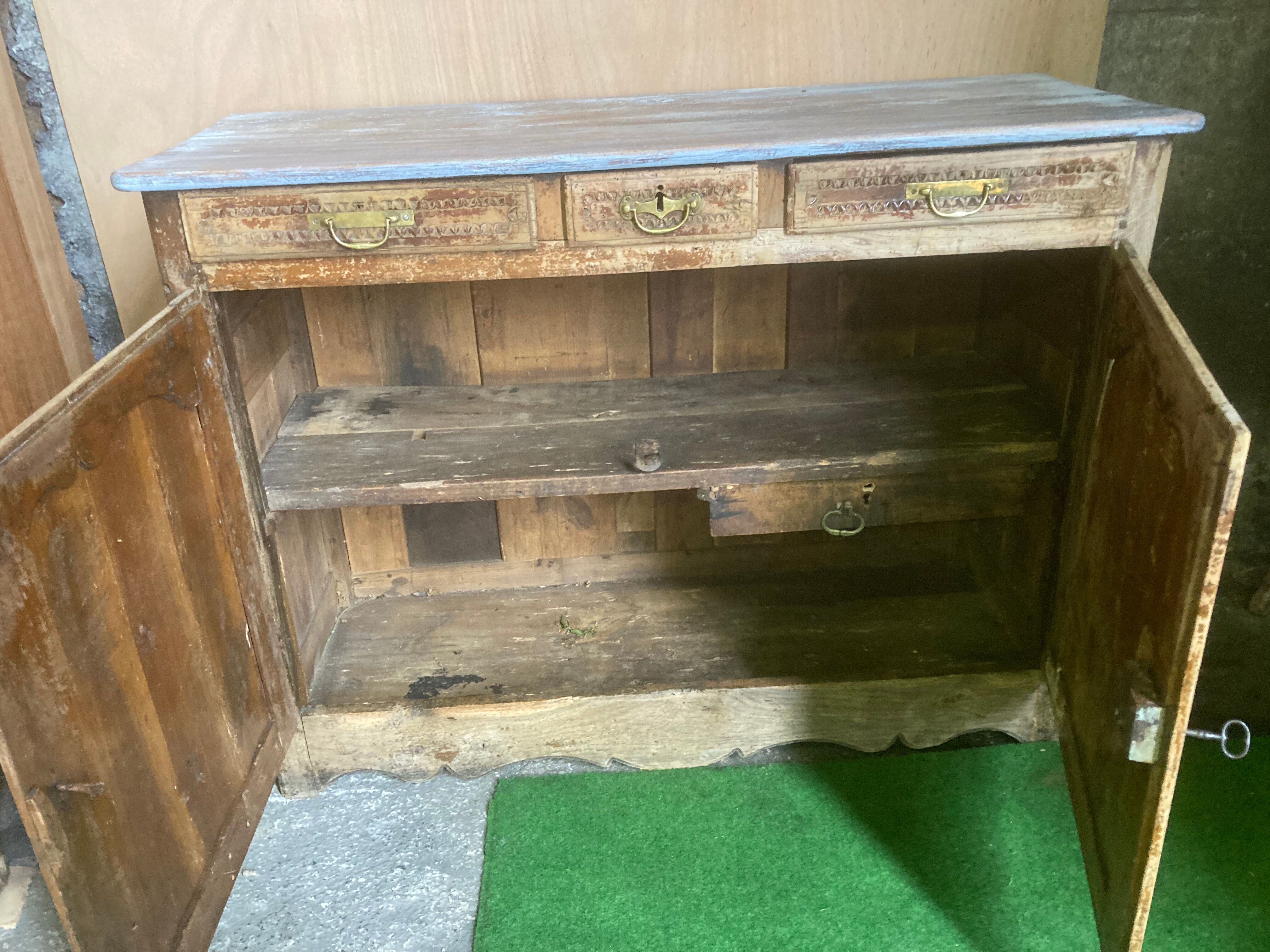 Buffet 18 th raw wood