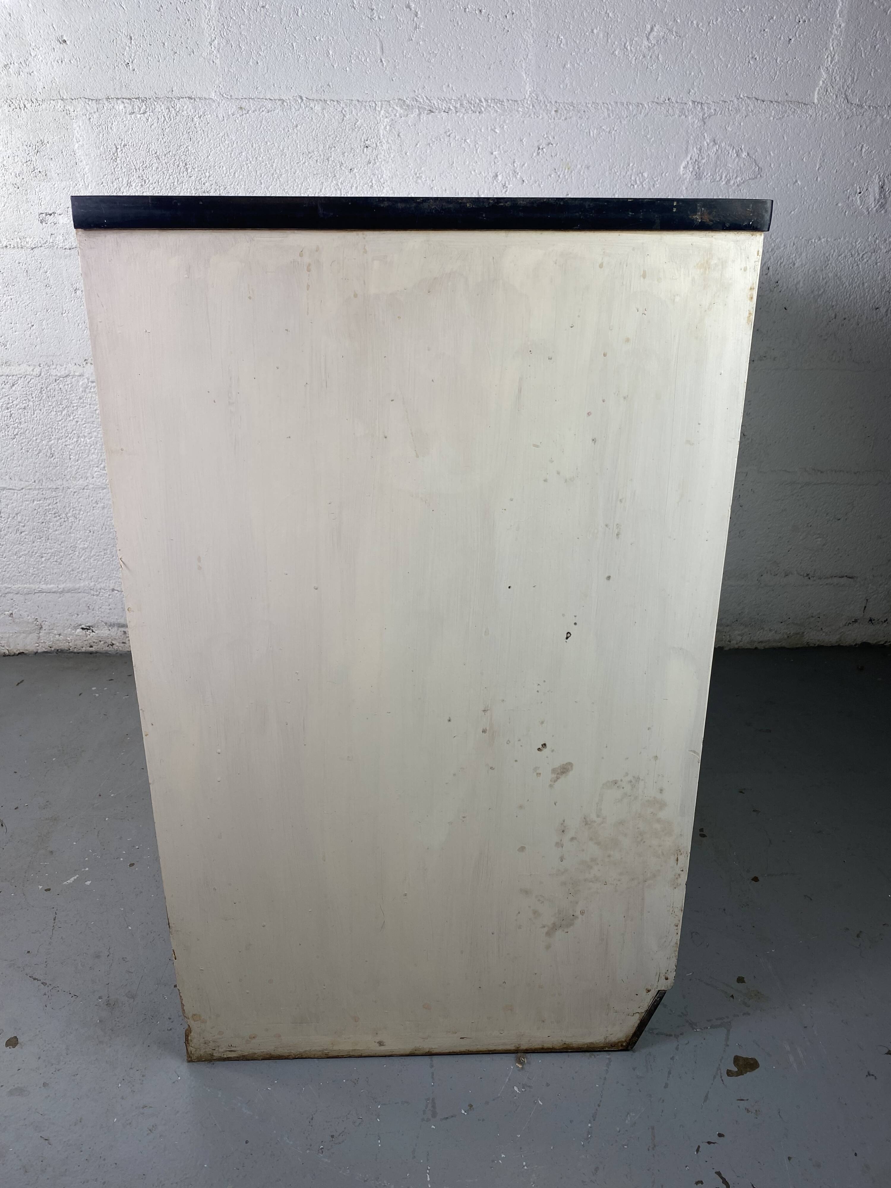 Kitchen sideboard in weathered Formica