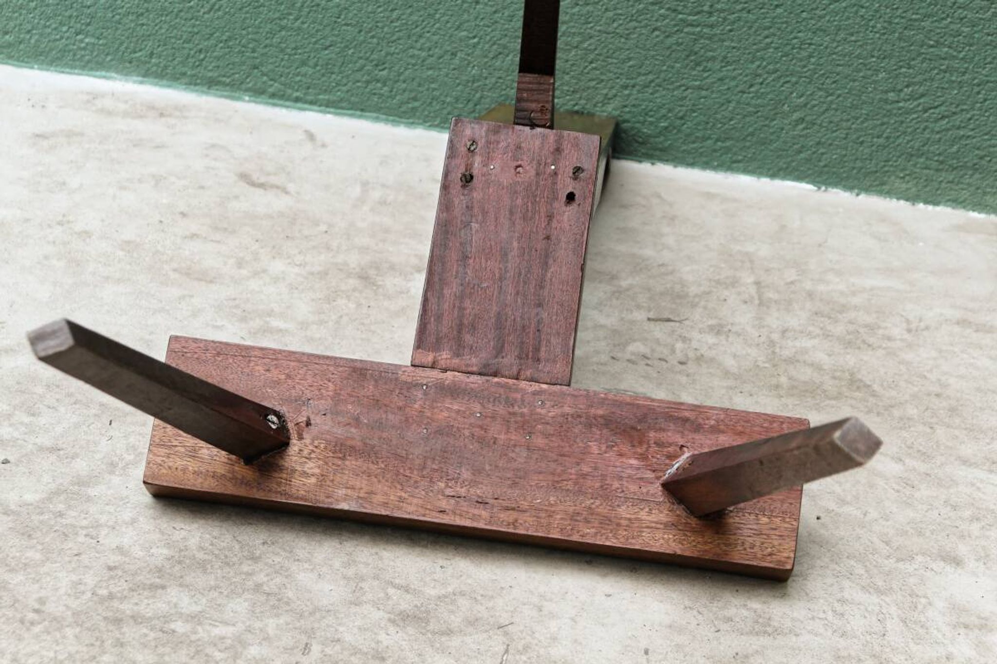 Modernist tripod chair