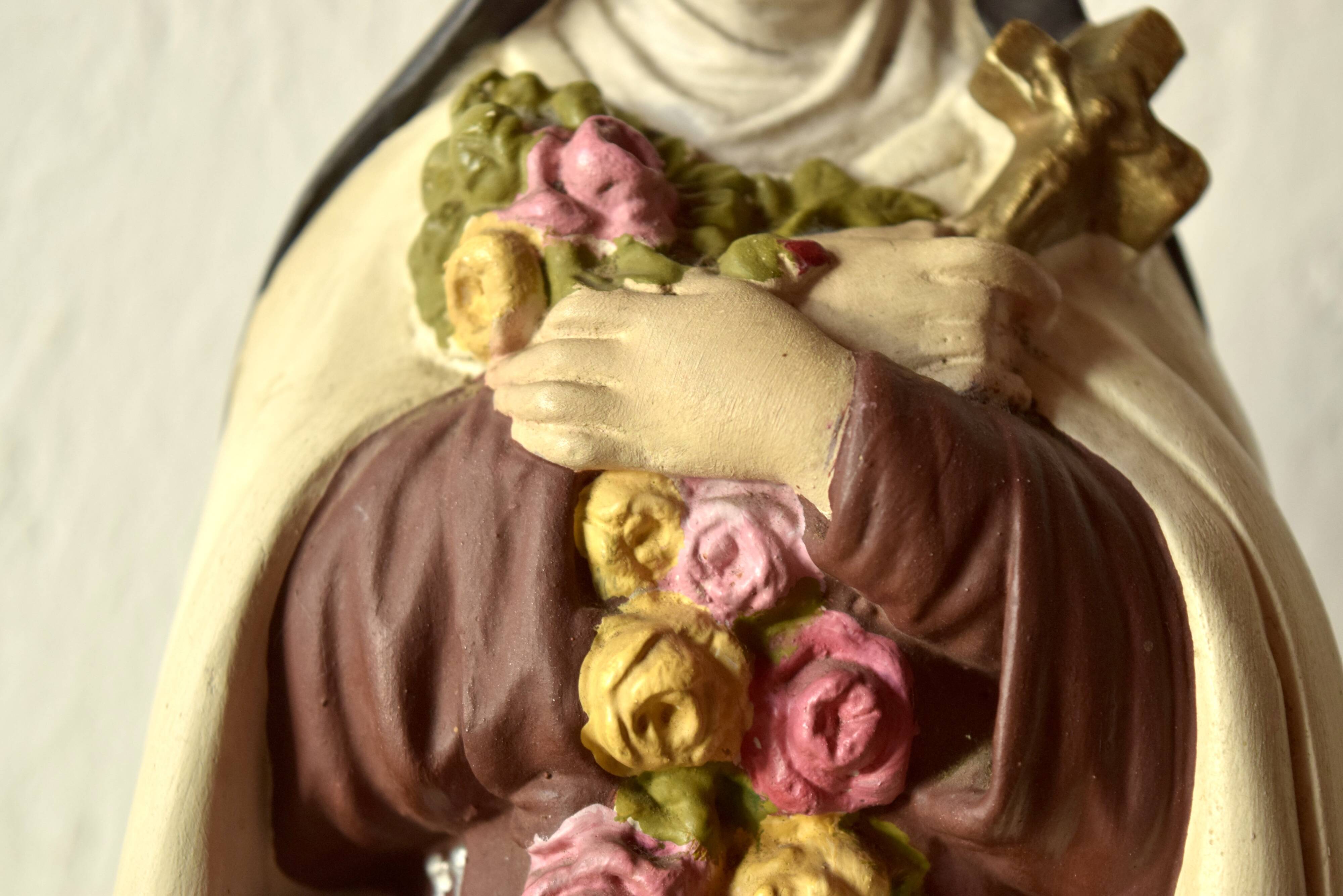Statue of Saint Therese of Lisieux in plaster - signed Guido Casci - 43 cm