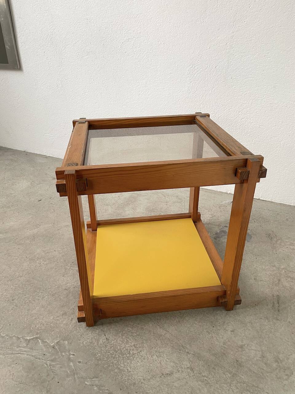 Bedside “cube” side table in pine DLG Regain