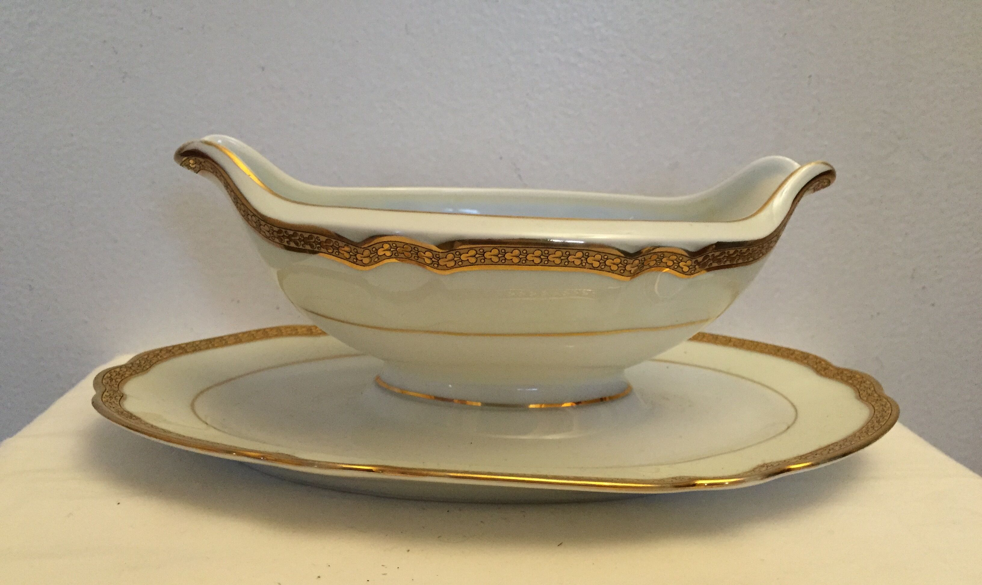 Saucière en porcelaine de Limoges