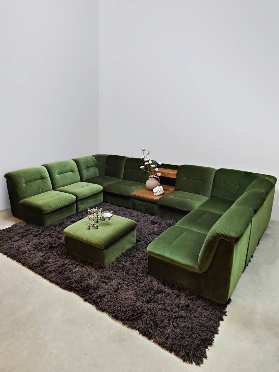 Canapé vintage modulable en velours "Green Spirit"