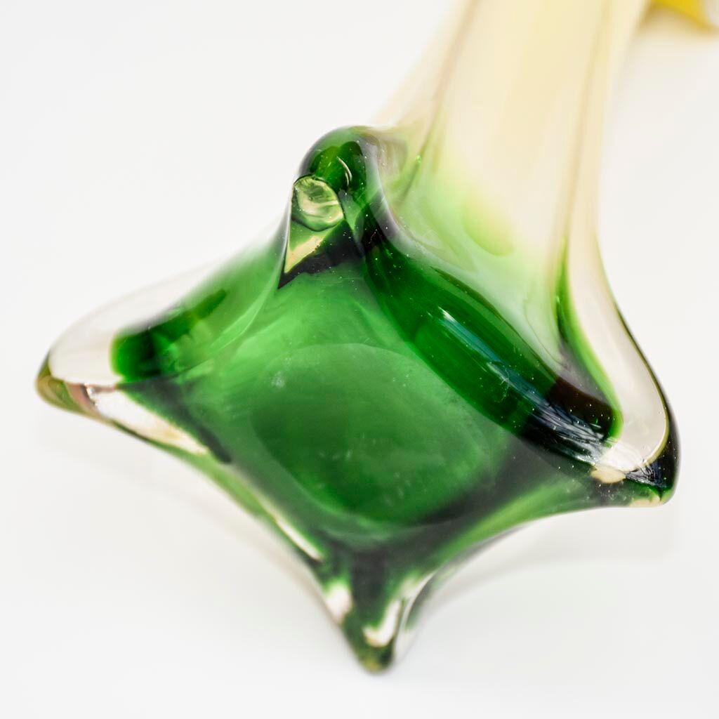 Vase soliflore form arum aroma green yellow glass Murano ⋆ Brocante Chic