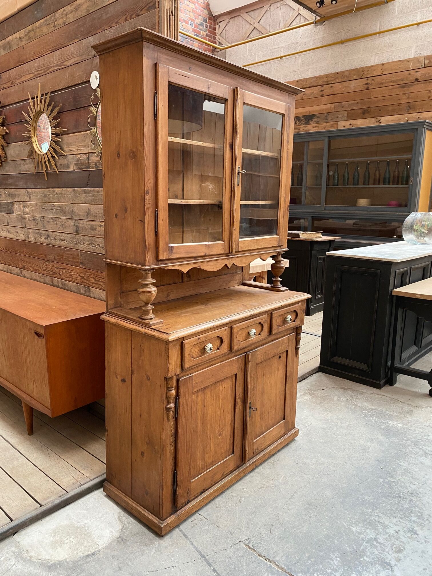 Early XXth century fir China buffet