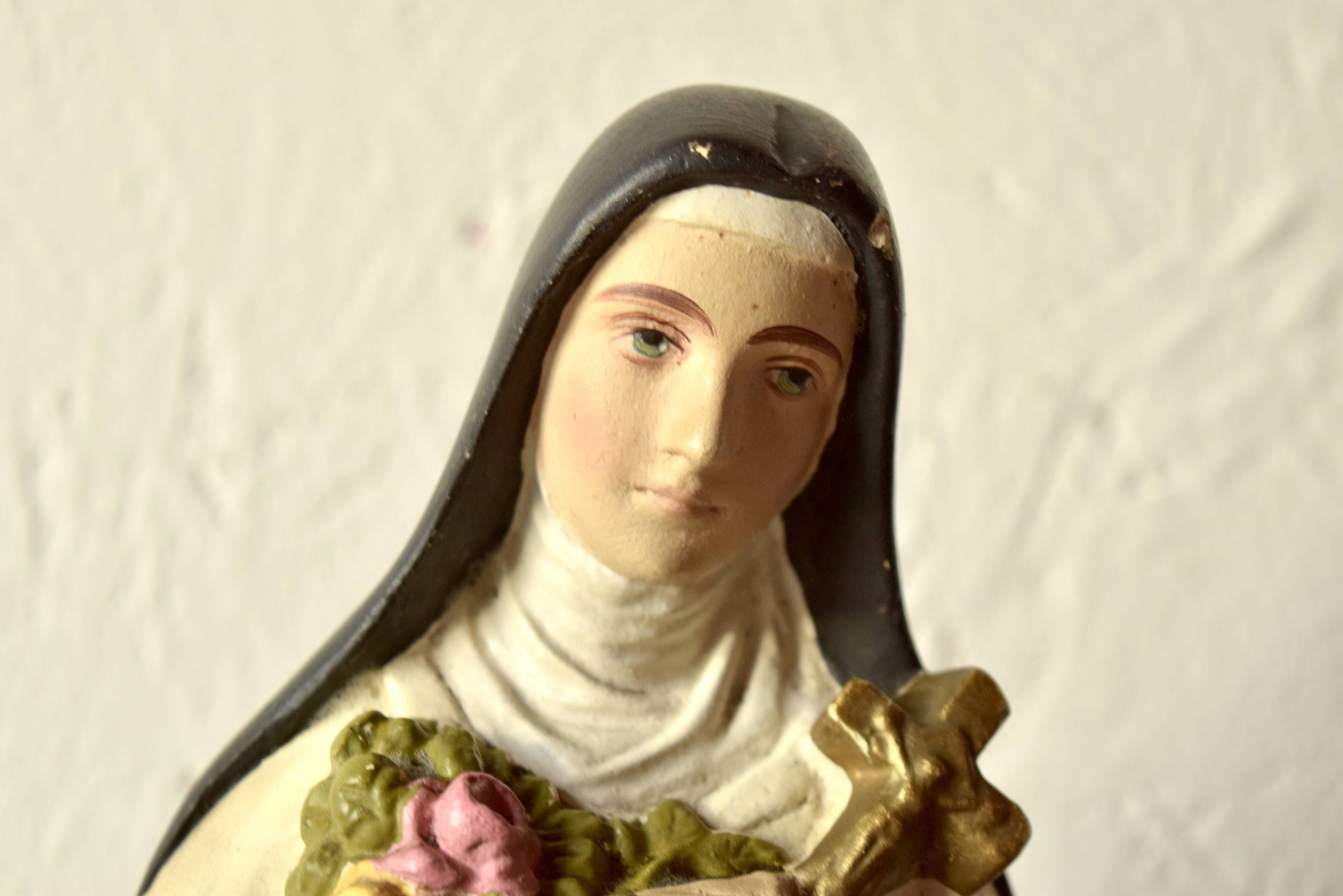 Statue of Saint Therese of Lisieux in plaster - signed Guido Casci - 43 cm