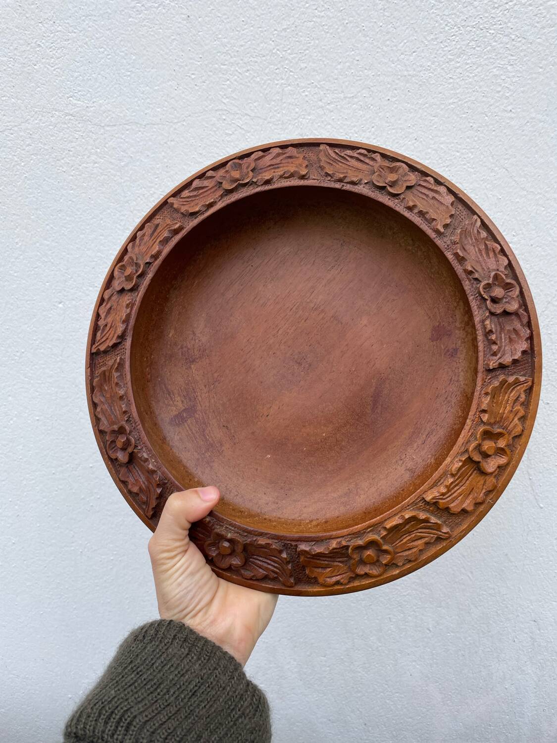 Carved wooden pocket emptier