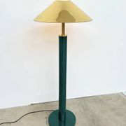 Lacquered metal floor lamp in green with a golden shade — Coolie shape — 1970s-80s