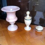 Small lot vase, alabaster container box.