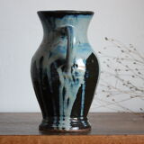 Blue vase with coves