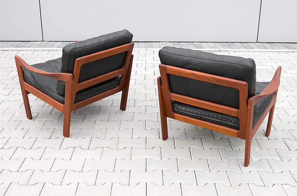 Sofa and armchairs designed by Illum Wikkelso