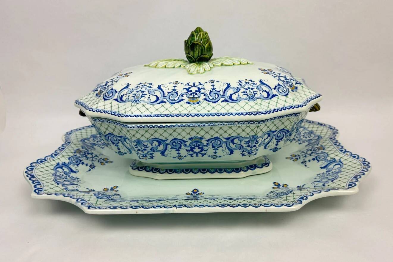 Gien, vegetable dish, soup tureen and its lid in fine earthenware, Rouen decoration.
