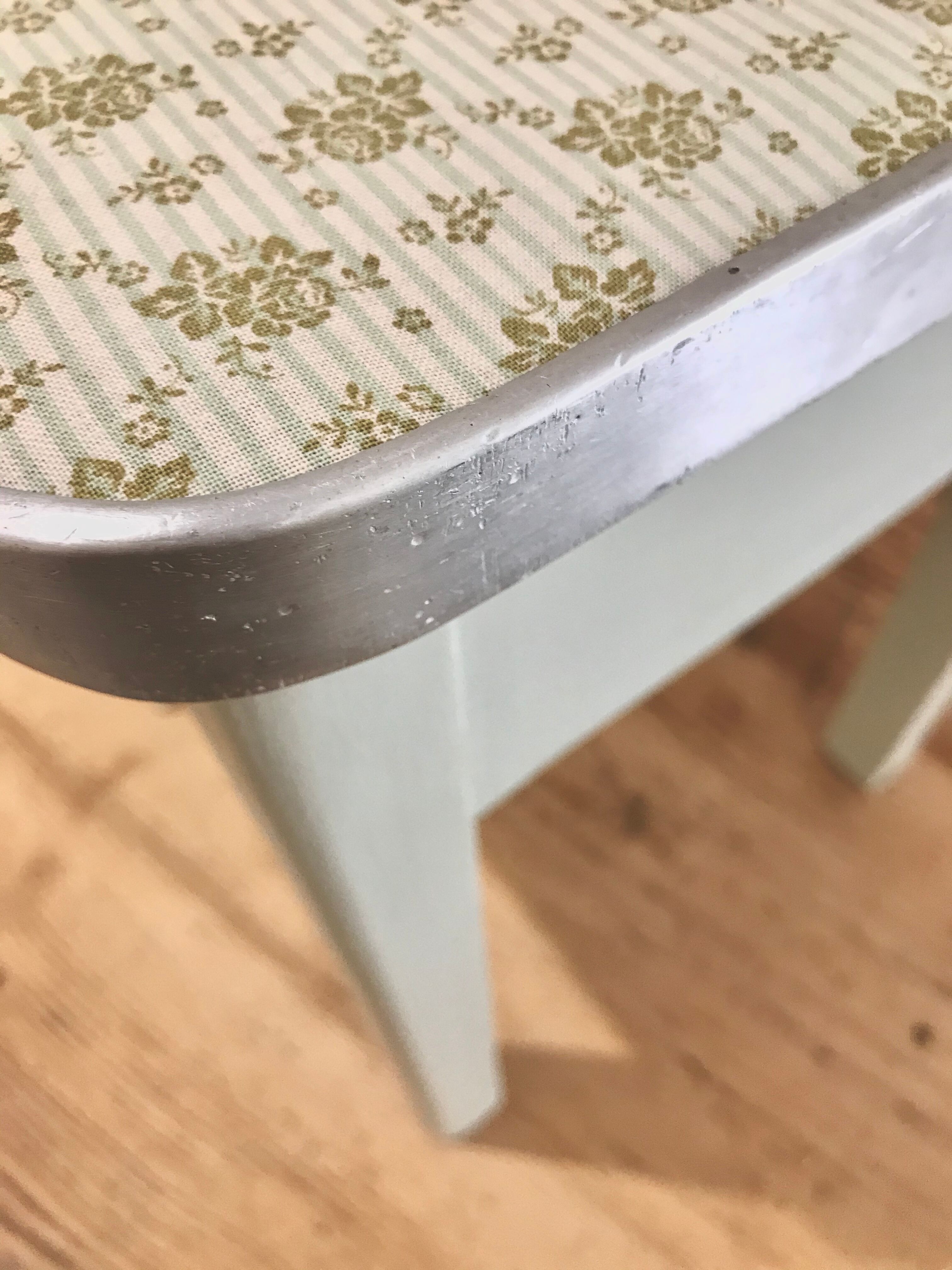 Almond green vintage wax ingtab