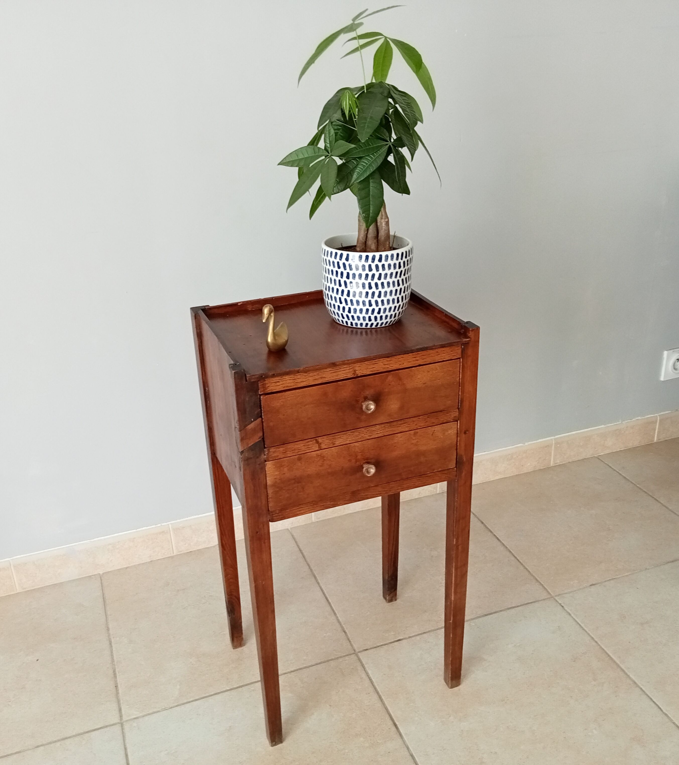 Walnut side table 20s/30s