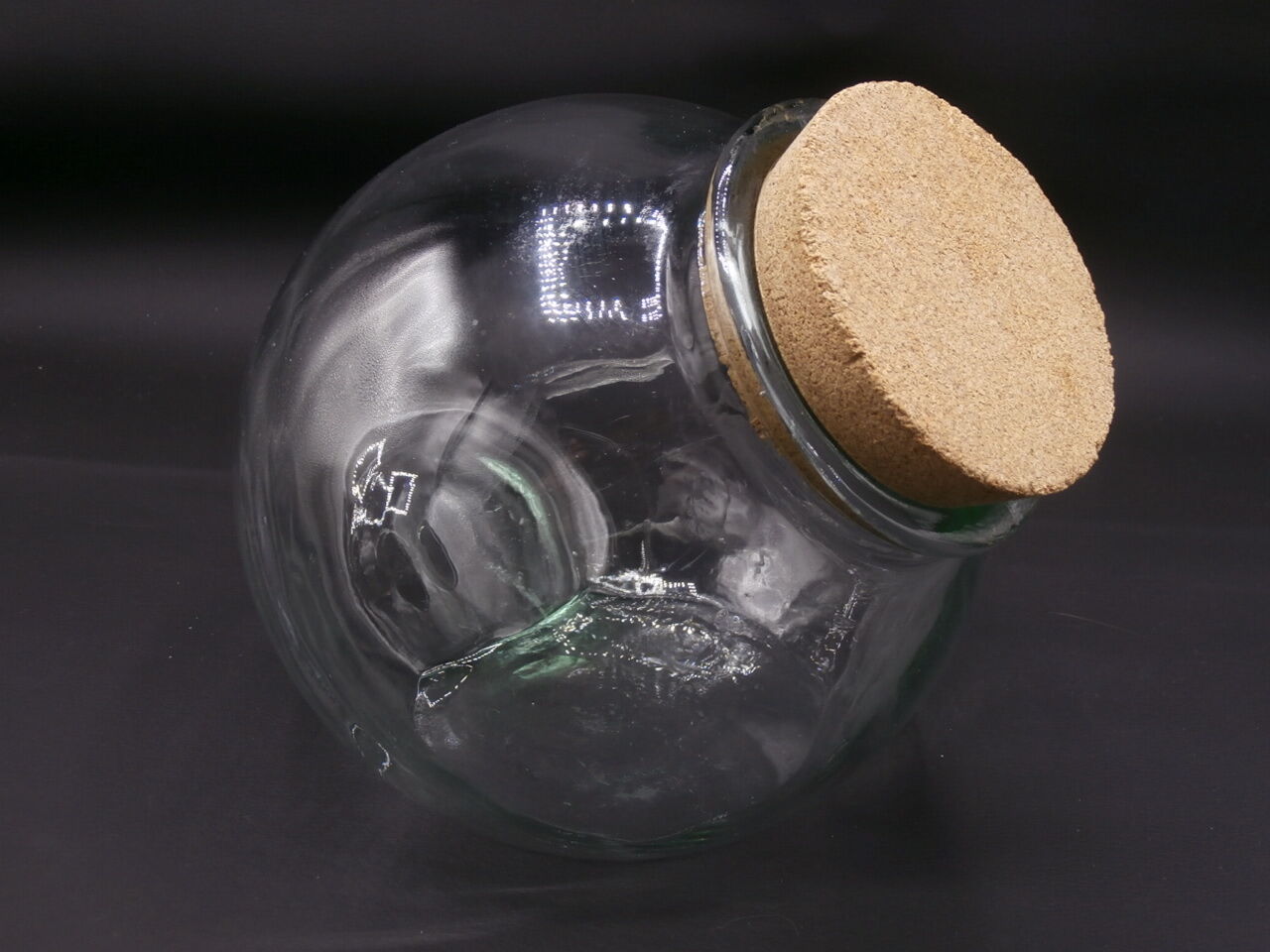 Round jar