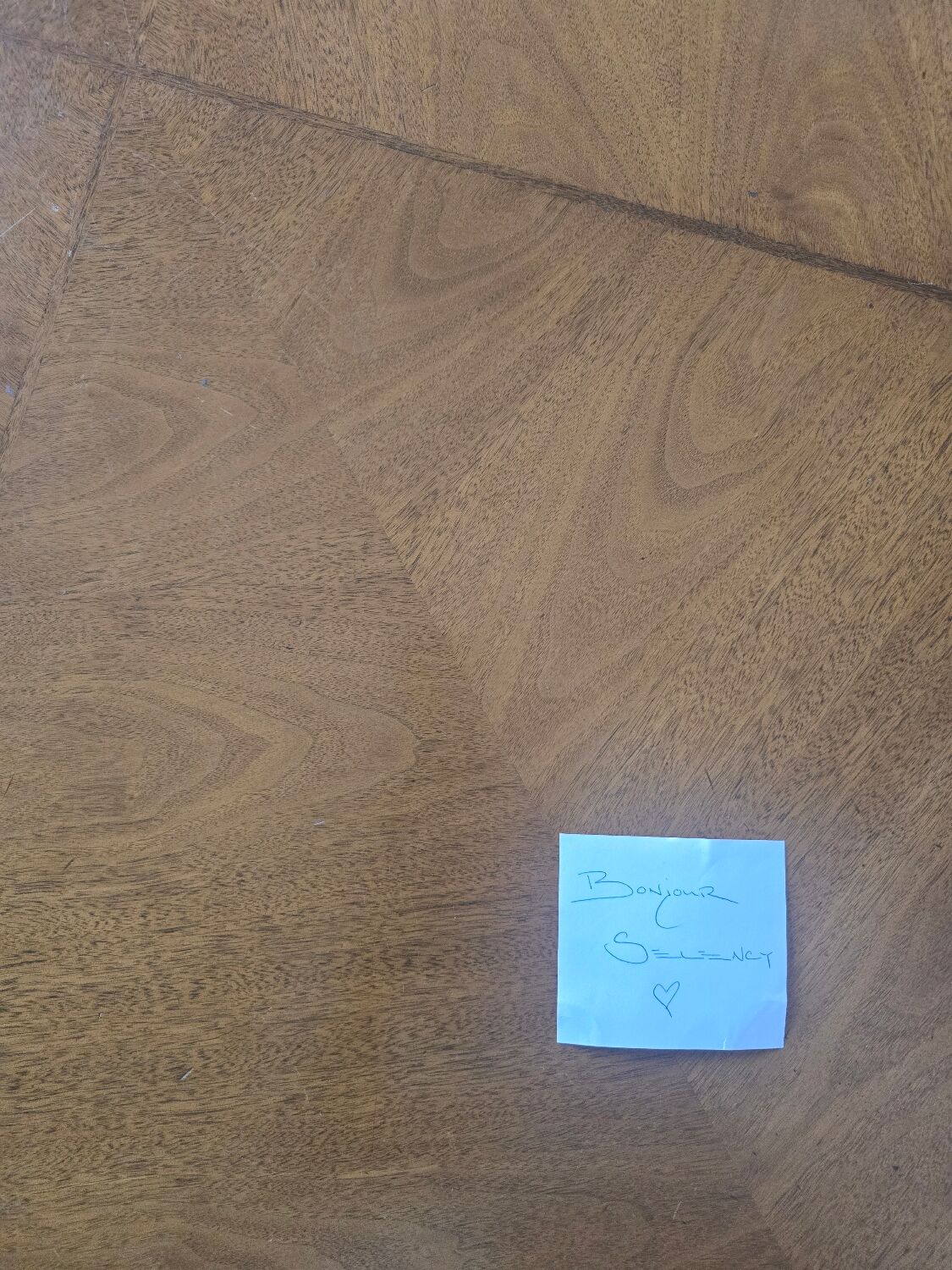 Table de jeu Henredon avec motif de toile d'araignée sur le dessus