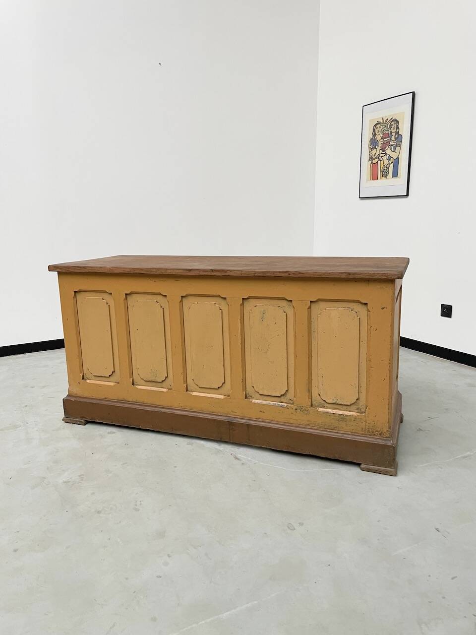 Yellow patina commercial counter from the 50s