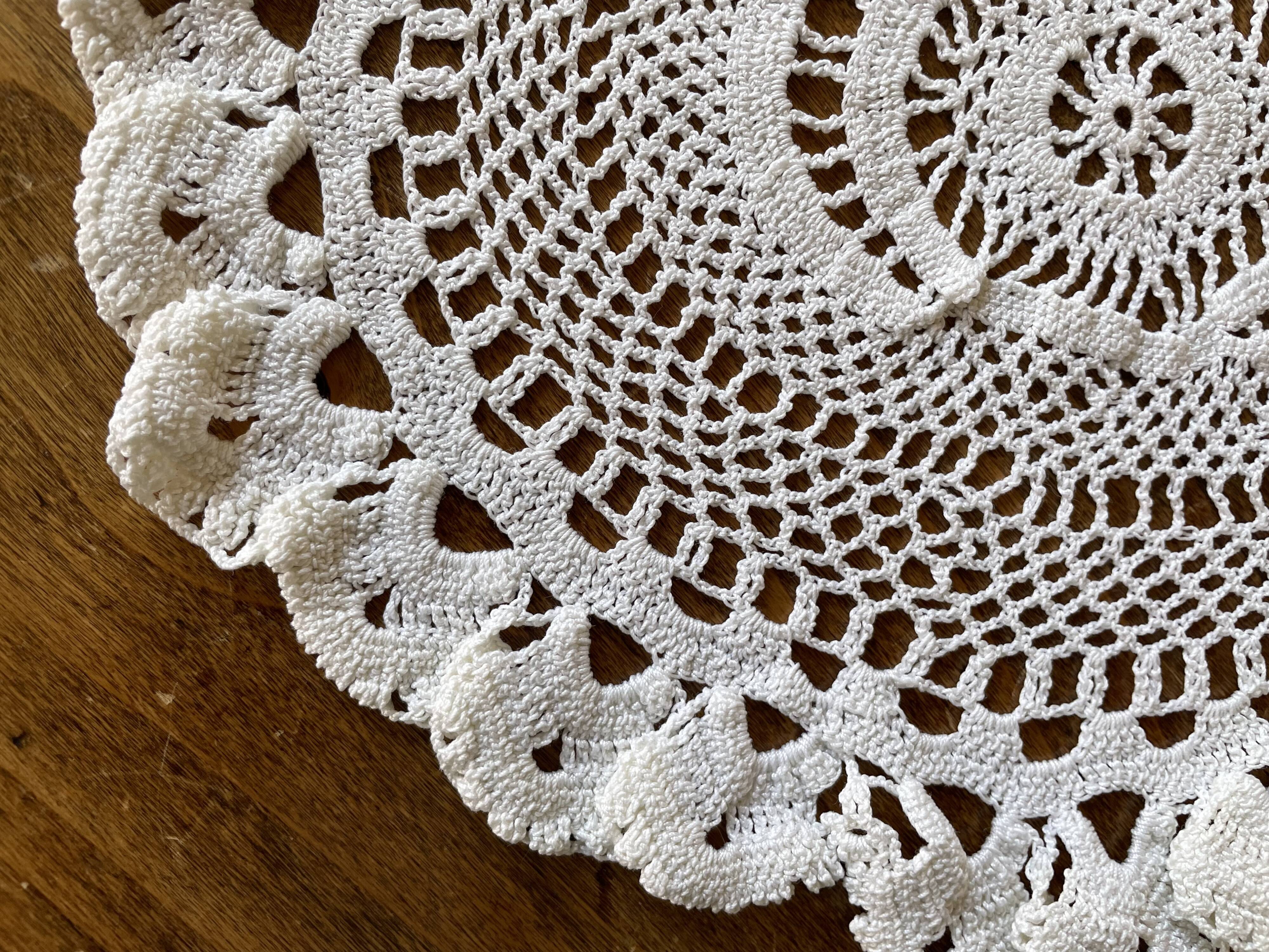1 crochet doily, oval, old vintage