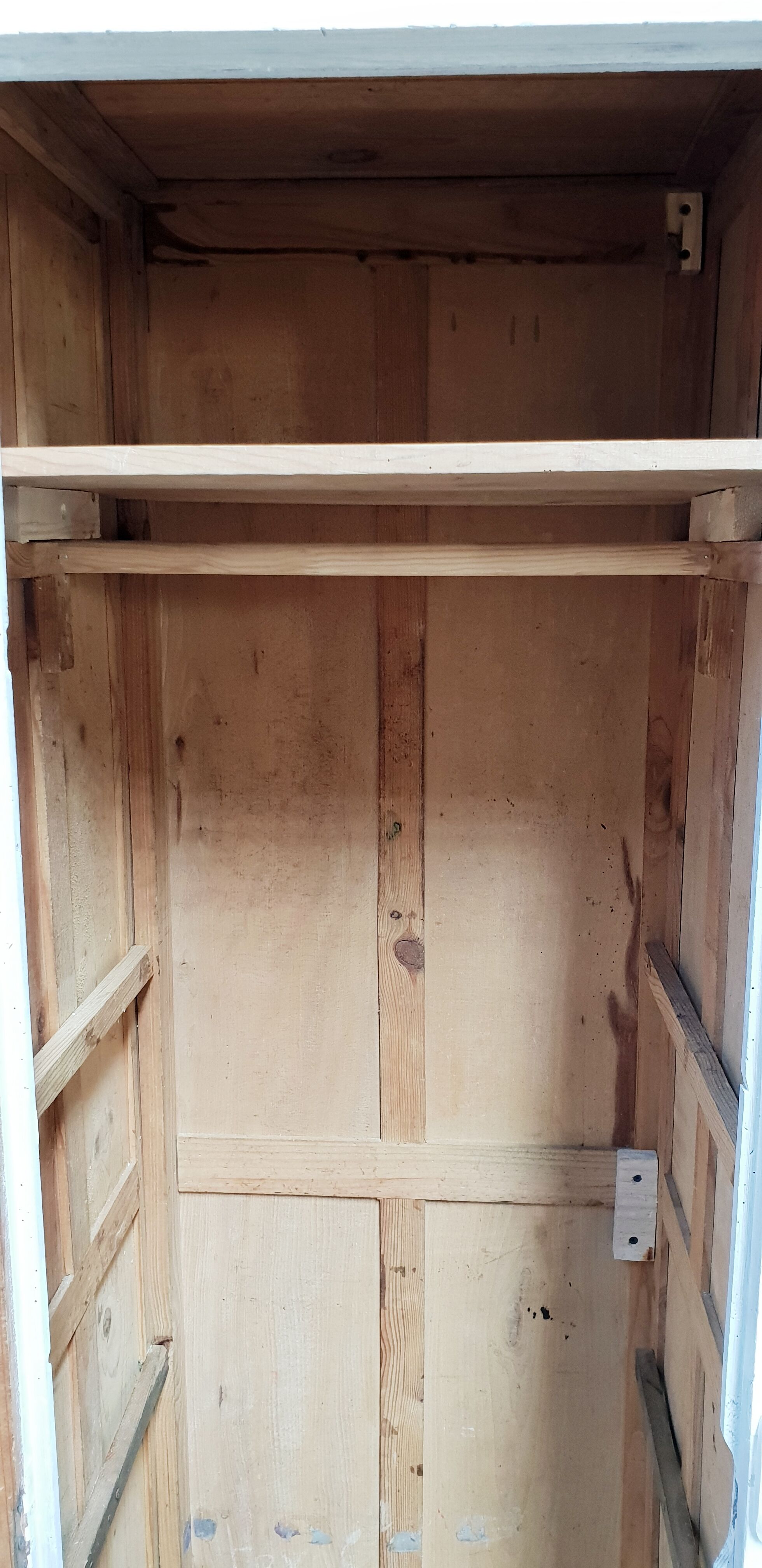 Armoire vintage