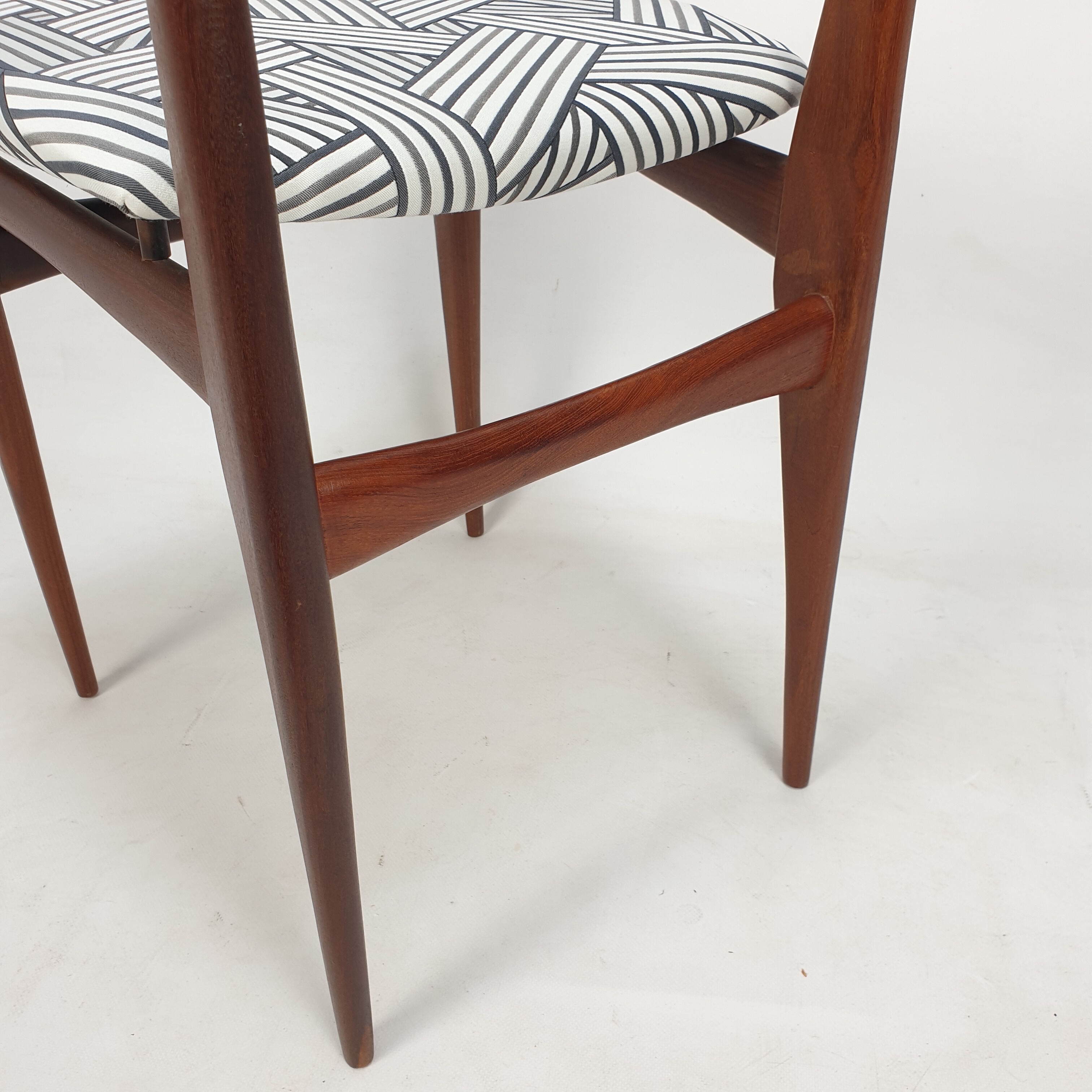 Set of 6 Mid Century Italian Teak Dining Chairs, 1950s