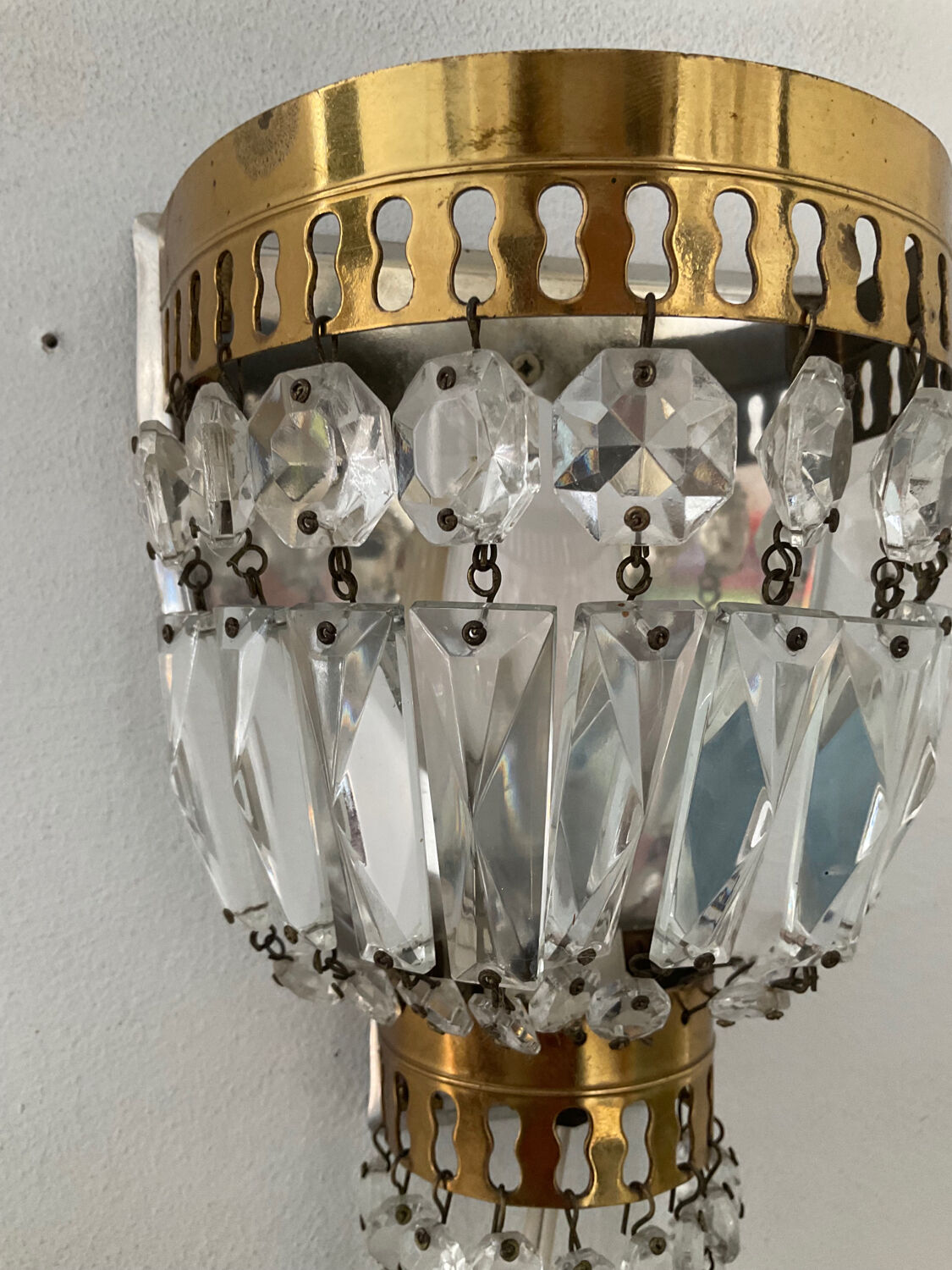 Hot air balloon wall lamp with tassels