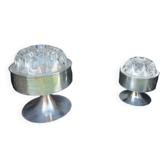 Pique fleurs  avec piètements en métal argenté