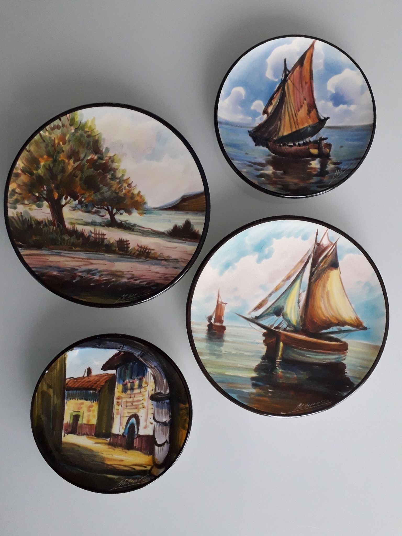Série d'assiettes murales