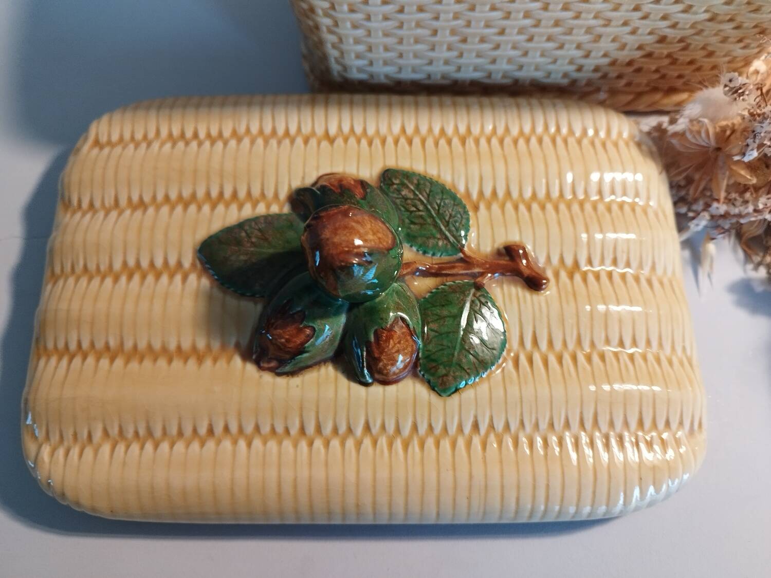 Biscuit tin in barbotine