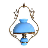 Suspension in electrified blue opaline.