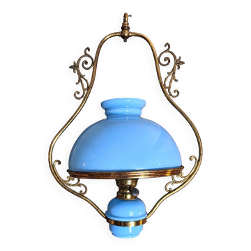 Suspension en opaline bleue électrifiée.