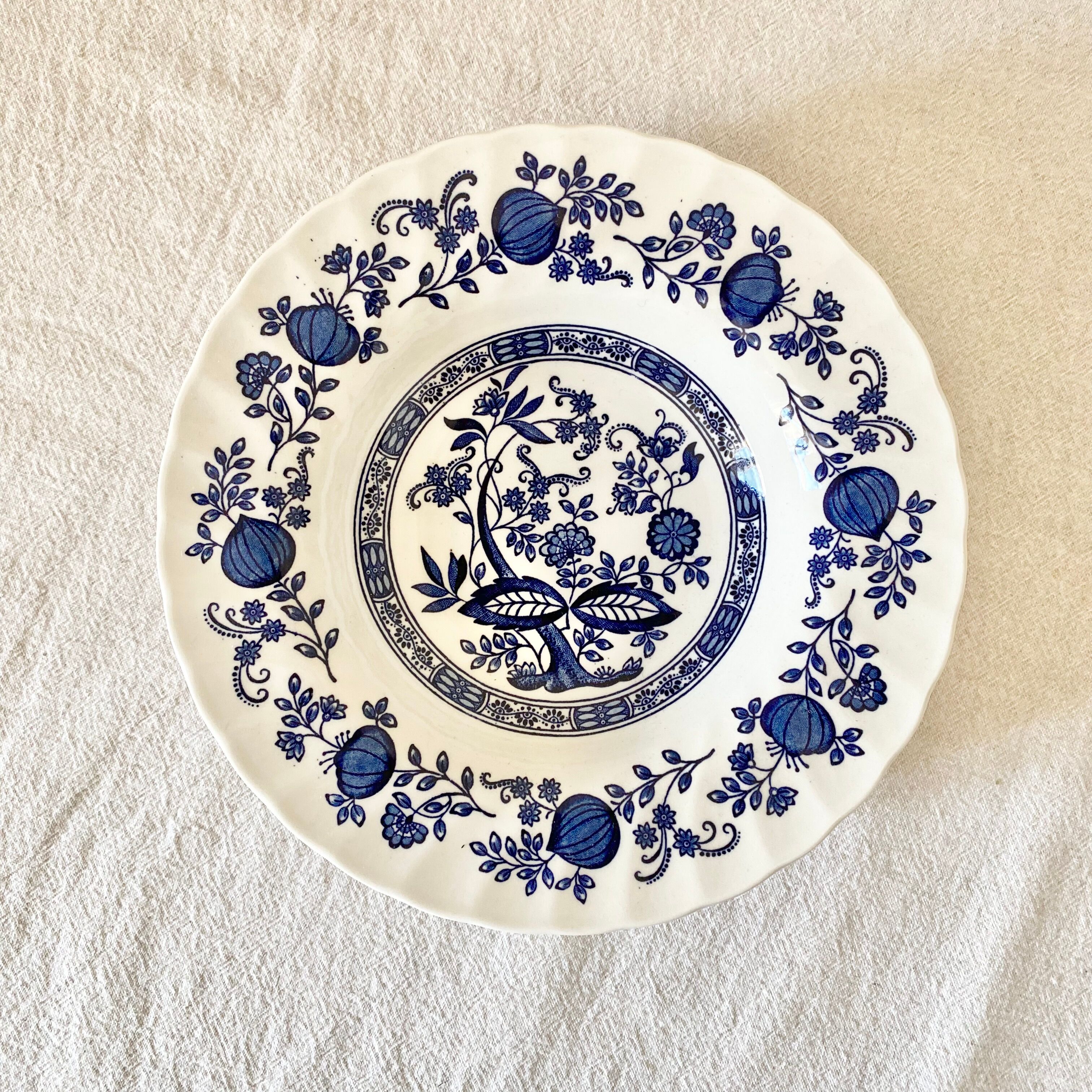 English hollow plates blue flowers
