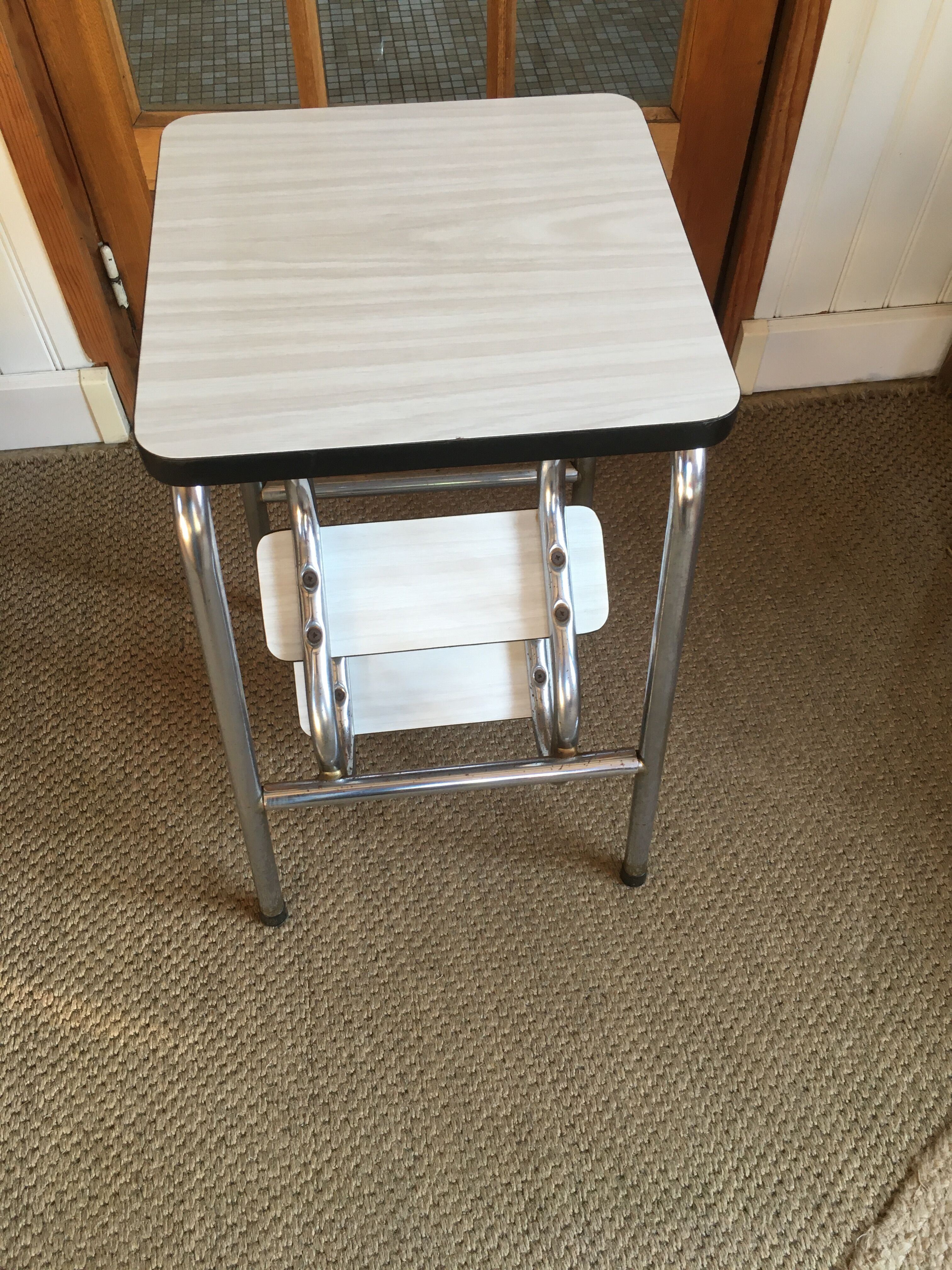 Formica Tabouret