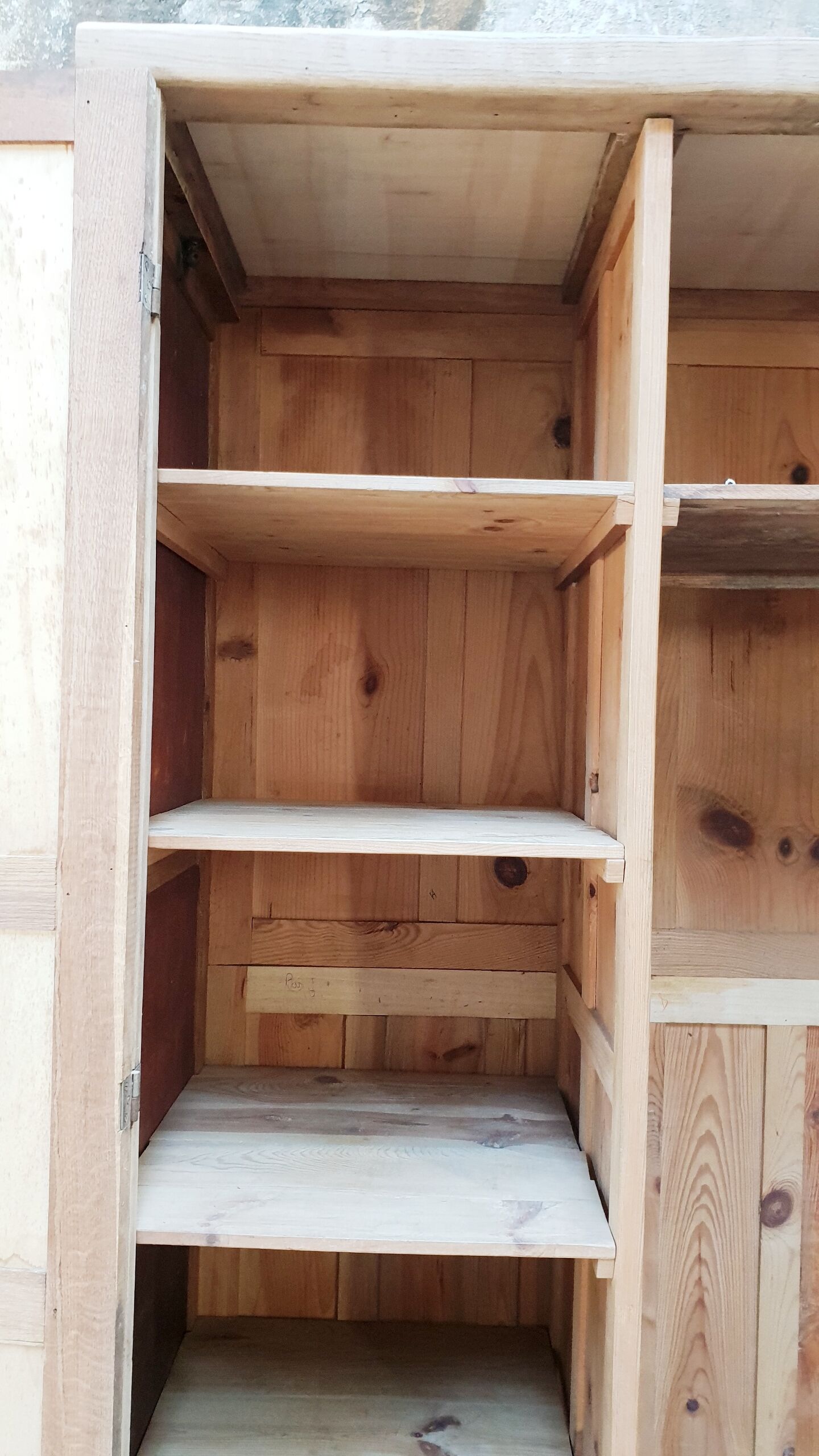 Armoire vintage