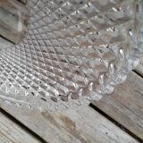 Flat dish in chiseled glass