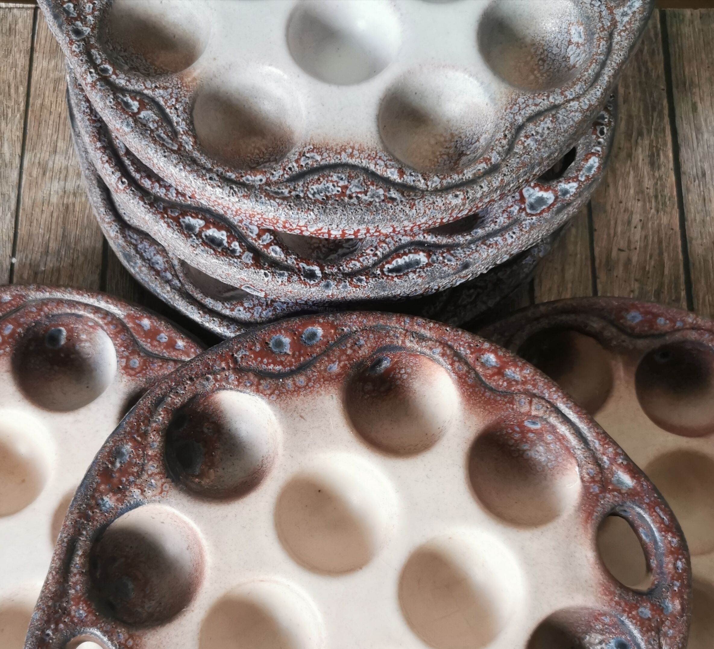6 glazed ceramic snail plates
