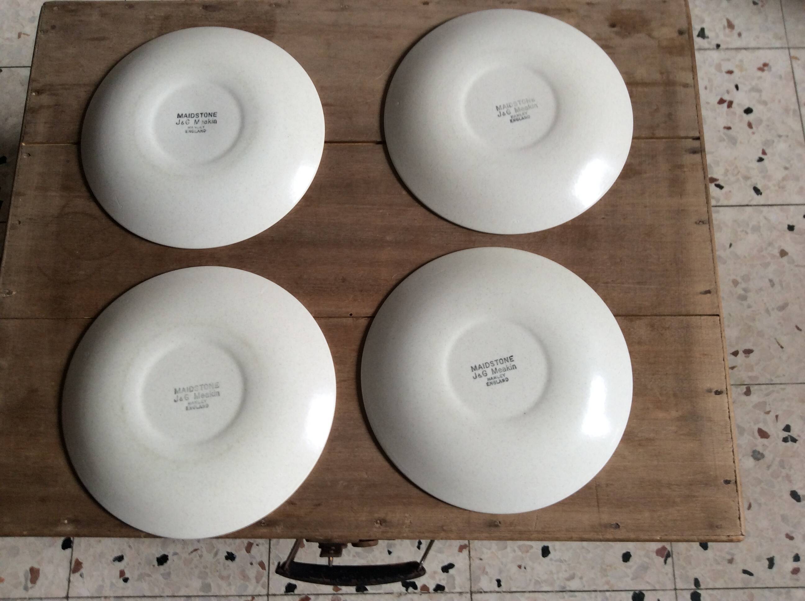 4 assiettes à dessert England