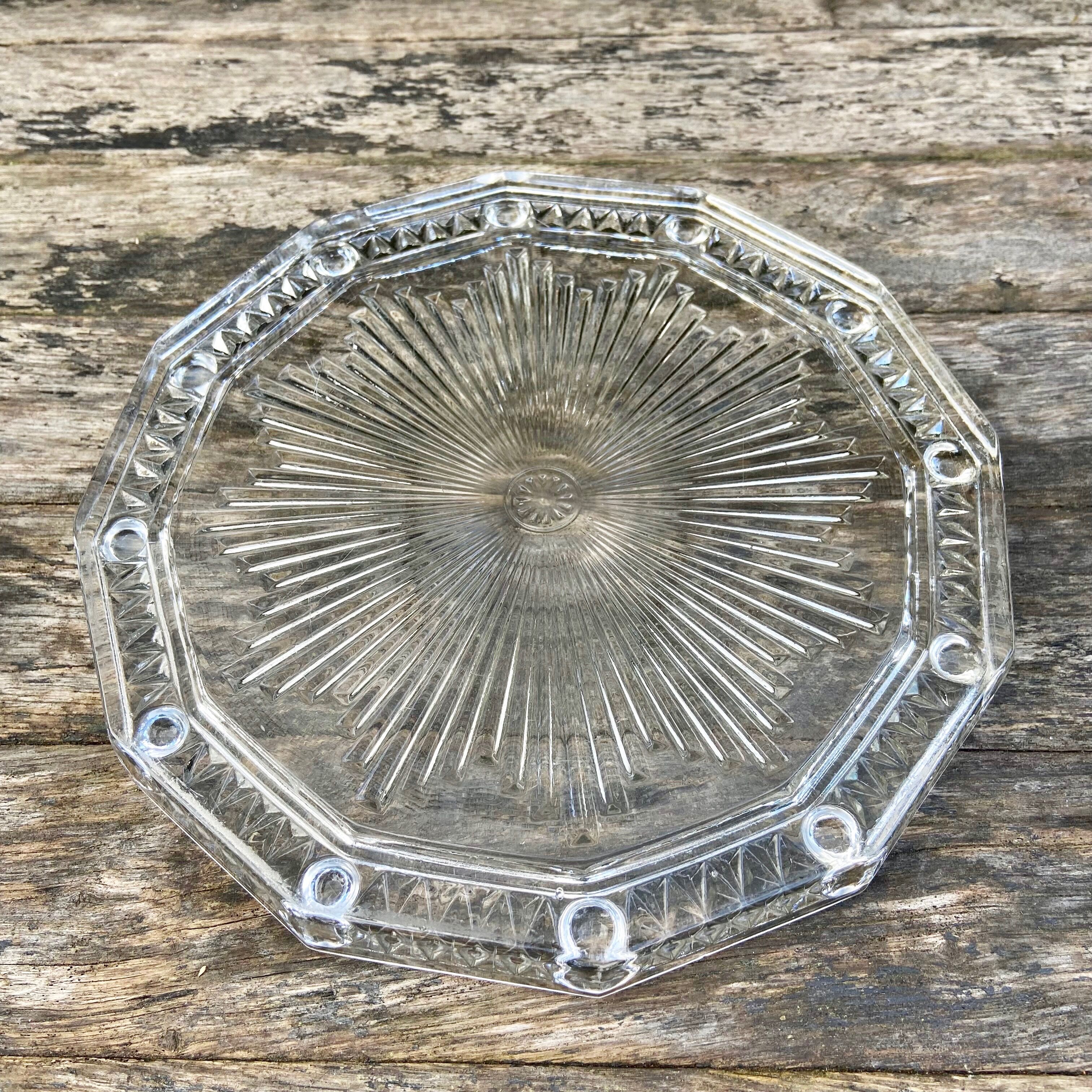 Molded glass table mat