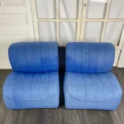 Paire de chauffeuses en drap de laine bleu