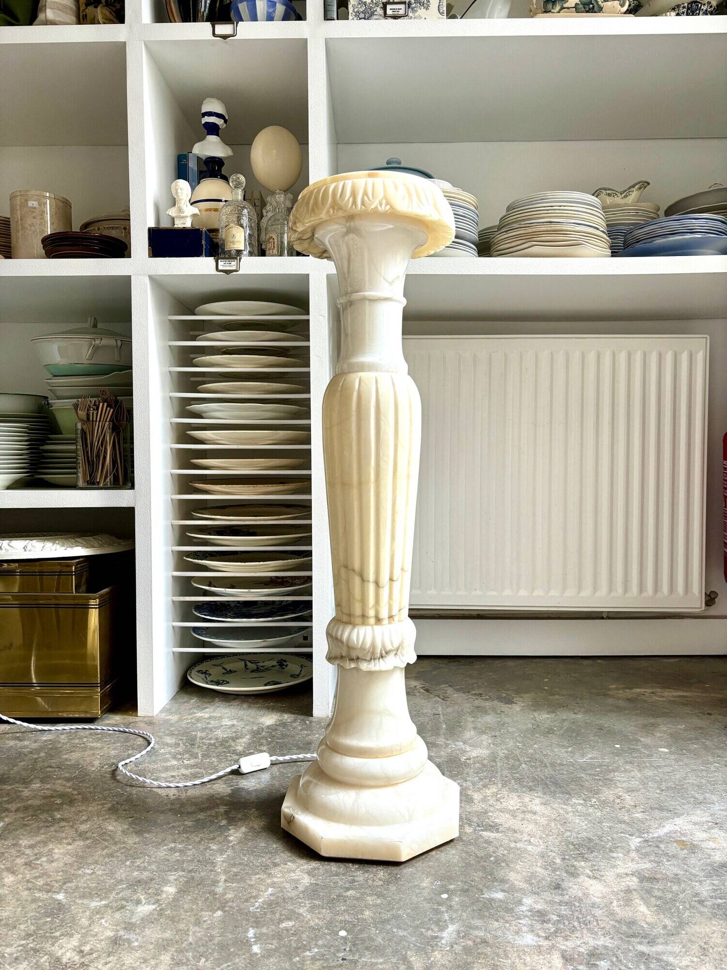 Column, illuminated alabaster saddle