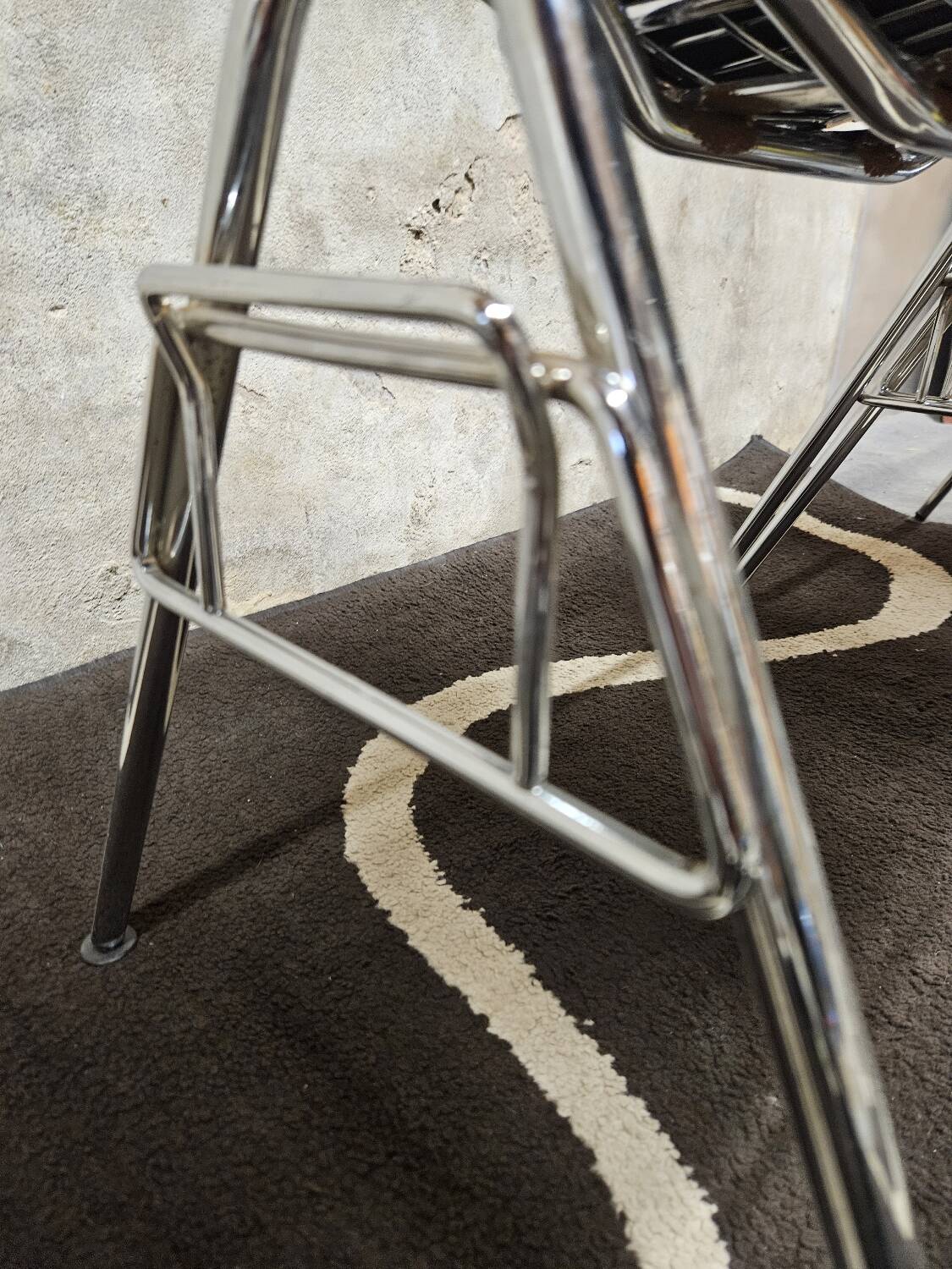 4 metal mesh chairs