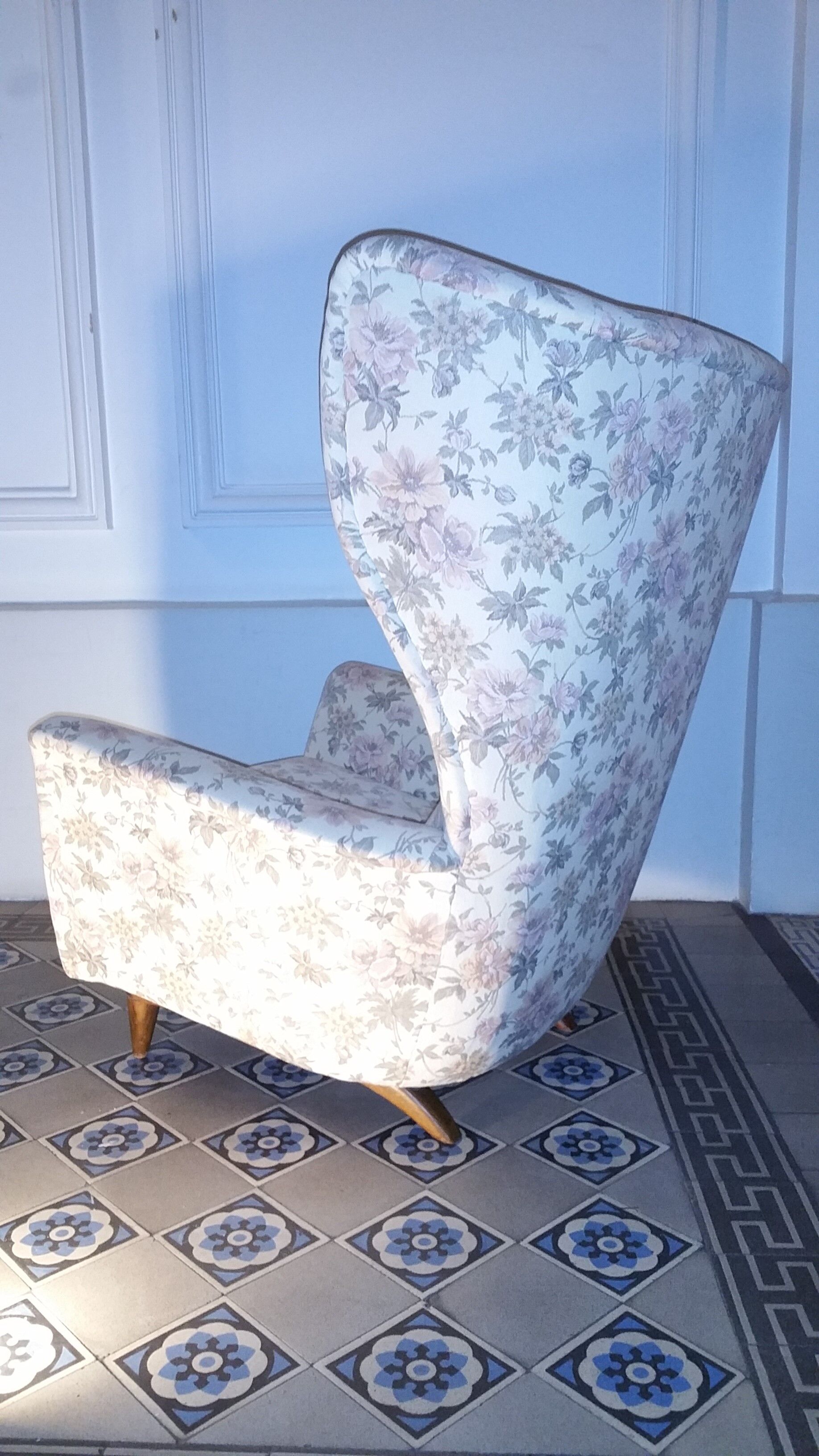 Chair has ears Shepherdess 50 60 years flesh Wing