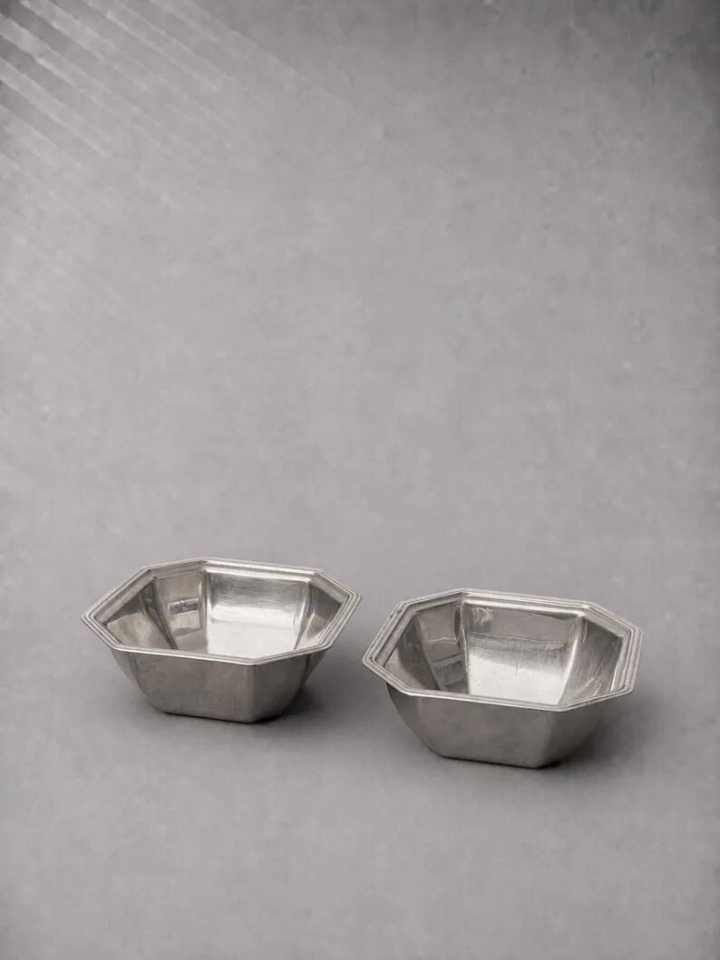 Pair of small vintage octagonal bowls in stainless steel, futuristic Italian style.
