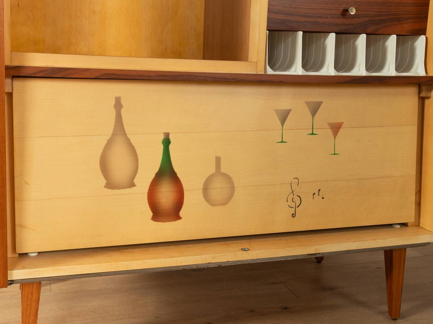 Meuble bar de style mid-century