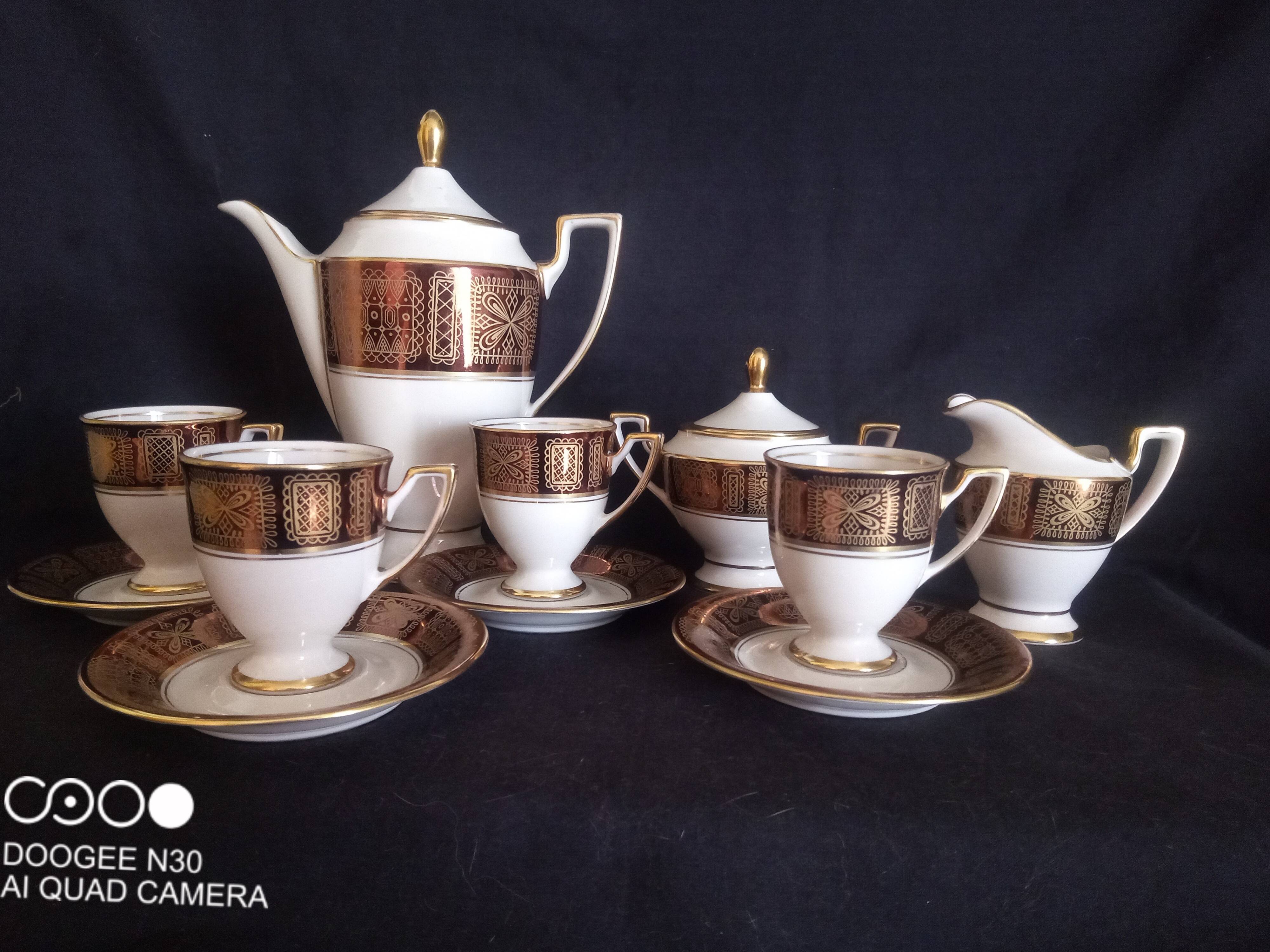 German Waldershof Bavaria porcelain coffee service, handmade decoration in 22 Carat gold