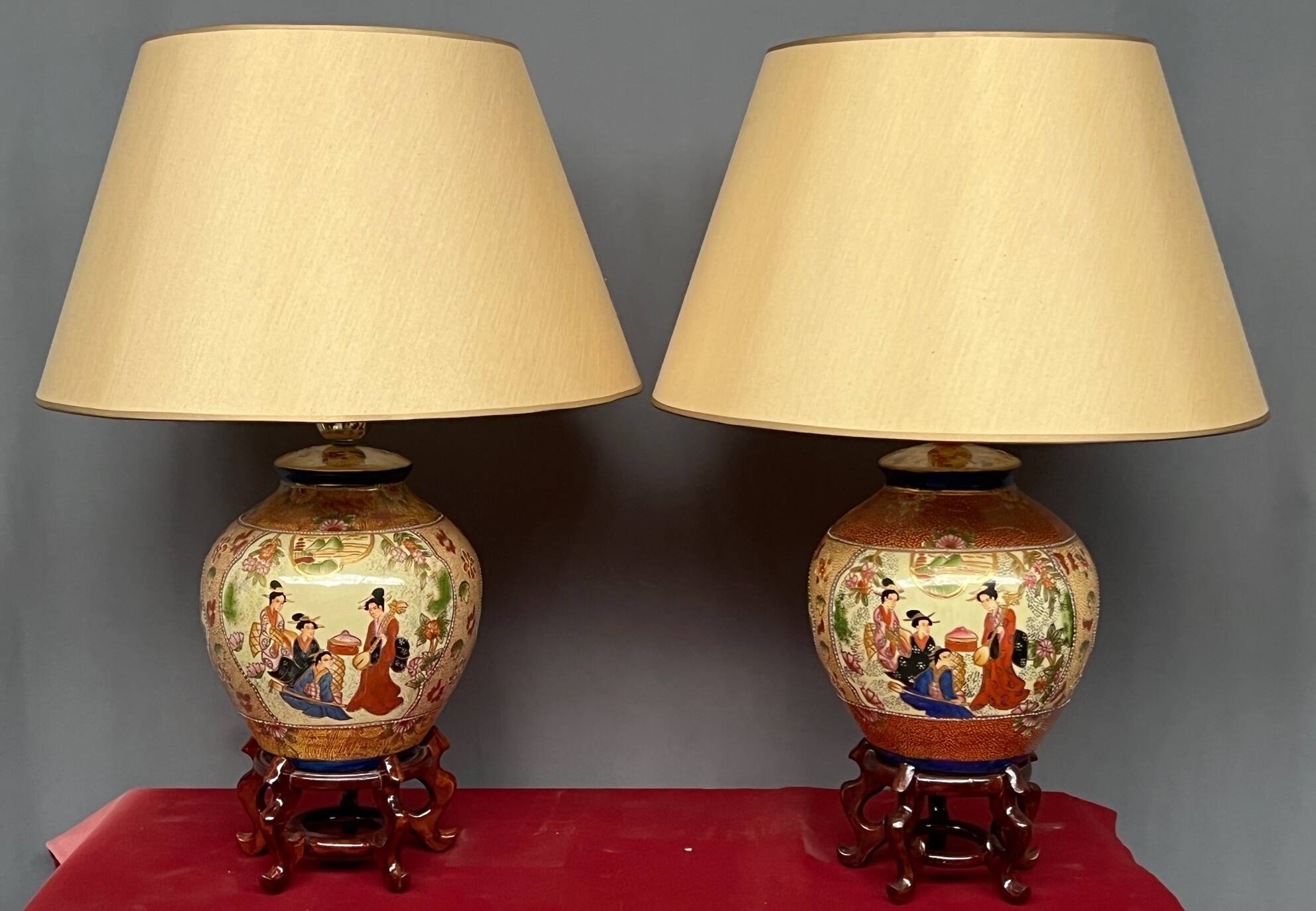 Paire de lampes Satsuma. Peintes à la main.