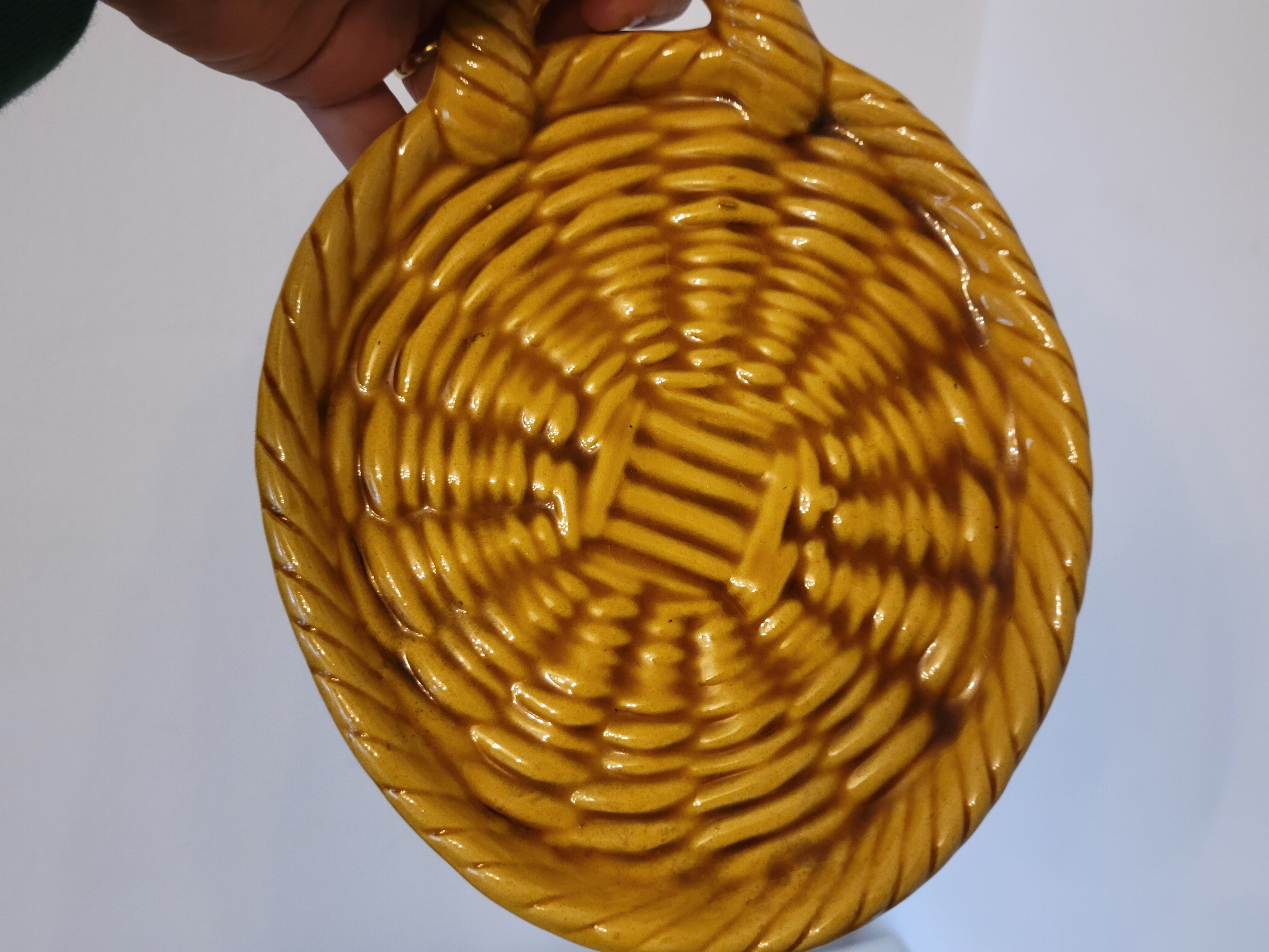 Servant cup or braided ceramic decoration bottle underwear