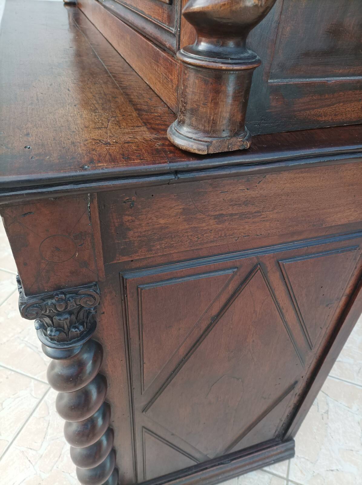 Buffet with 2 bodies Louis XIII in walnut, 19th century.