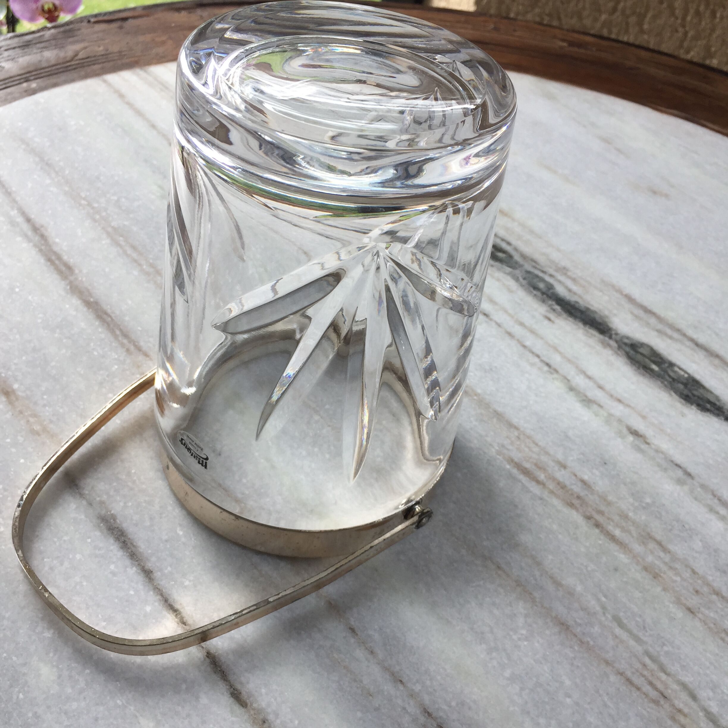 Ice bucket / cut crystal ice cubes