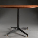 Round dining table