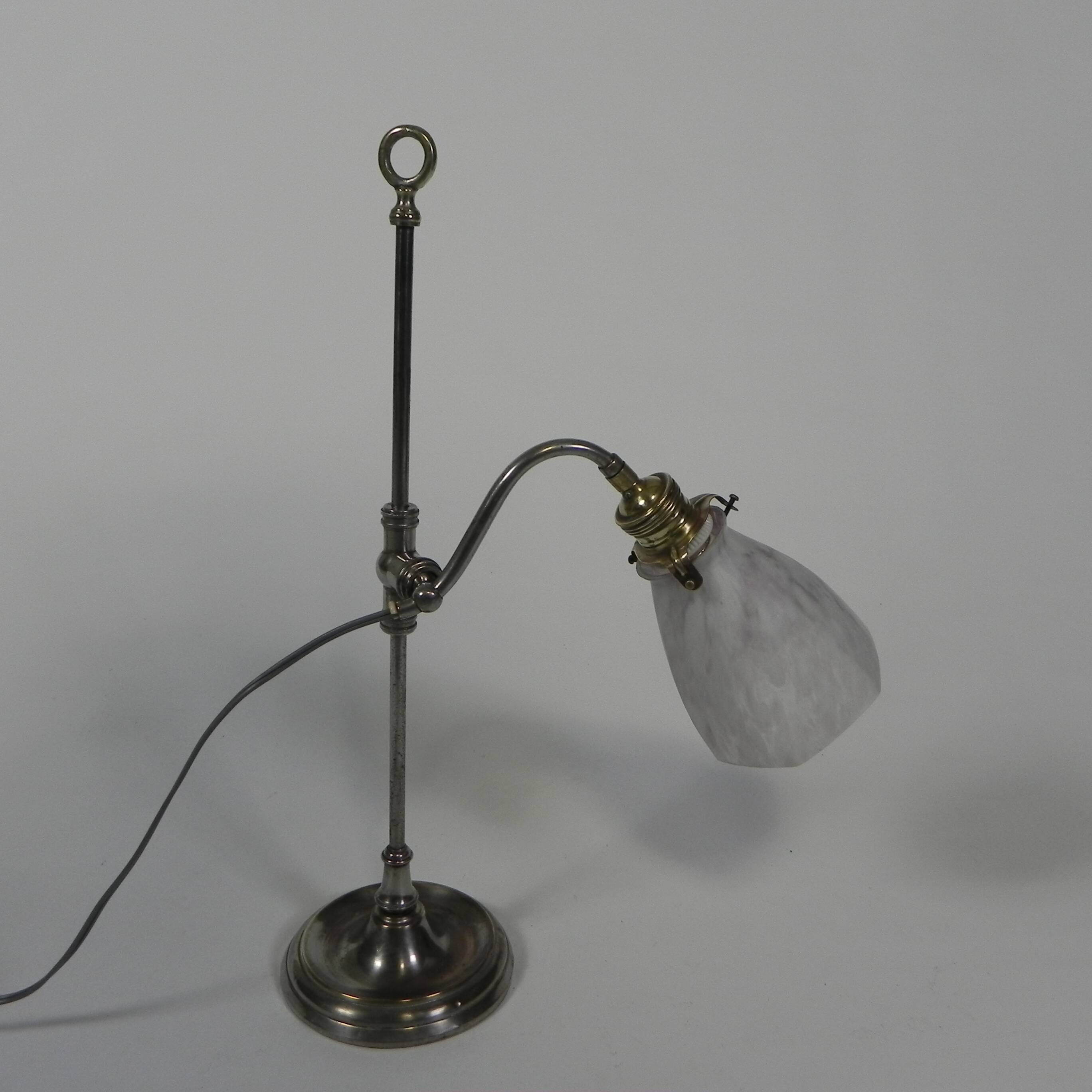 Lampe de bureau française avec abat-jour en verre, réglable, années 1930